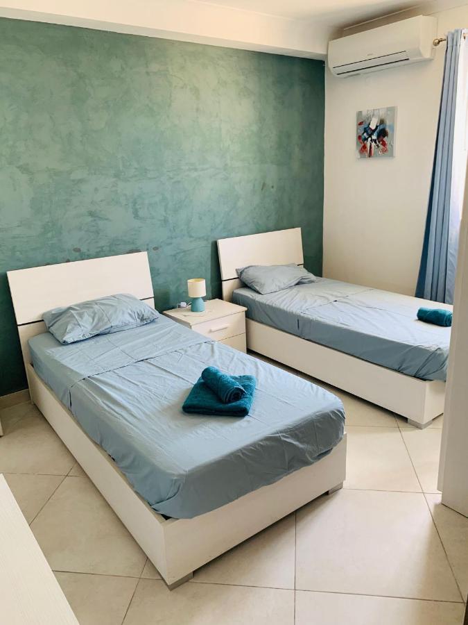 Mela Apartment 1 เซนต์พอลส์เบย์ ภายนอก รูปภาพ